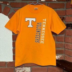 Vtg. 2000s TCX Tennessee Volunteers Orange T-Shirt
Mens Size Medium